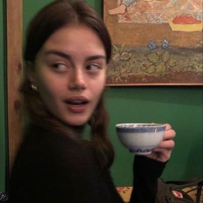 I'm just a girl traumada, sensible y nostálgica
café siempre | vegan 🌱