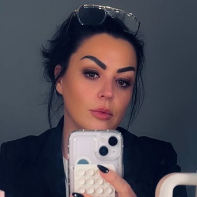 @AnnaleaMagill