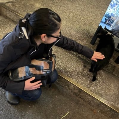 新宿西口思い出横丁仲通りにあるオイスターバー「築地三代」の店長。妖怪牡蠣剥きババア。本社は豊洲の仲卸。大家は父親。新宿生まれの新宿育ち。43 歳。♀。既婚。B型。メガネ。7割何の役にも立たない事2割牡蠣の事1割誰かの悪口を囁きます。超絶下戸なのにウィスキー好き。