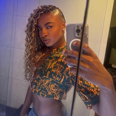 💎 | Lovable Know-it-All | Car Enthusiast 🏎 | Mariah & Beyoncé Stan | 🧠 from N(why)U | They/them - gnc 🏳️🌈