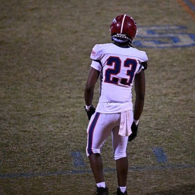 JadenRobin_23's profile picture. Defensive End/Tight End|6’2|210|C/O 2026|Squat: 435|Bench: 225|40 Time: 5.1 GPA:3.56|jadensmr@gmail.com|1(704)-452-2881