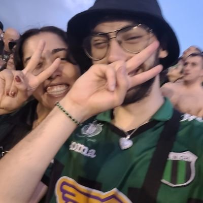 Múltiples personalidades, en todas argentino, de Chicago y peronista. Admin @Paralyticss y @ligargcha.