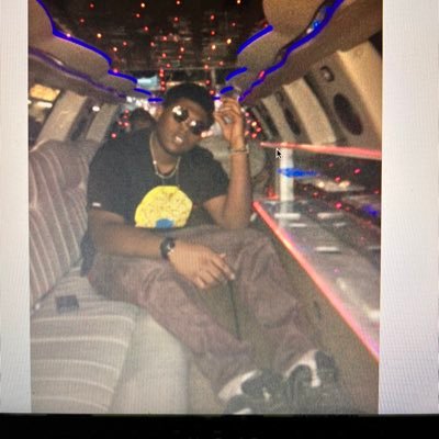 putituphigh's profile picture. 