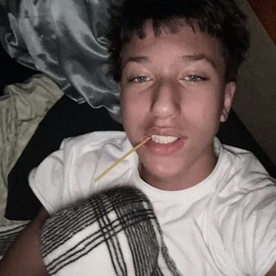 wetopfloor's profile picture. aye dont spam dat shit