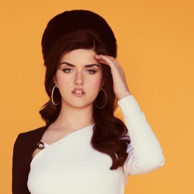 JordanaPage's profile picture. My official fanpage account fans🥰