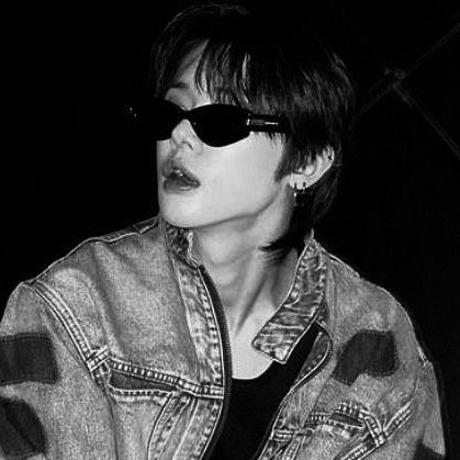 ftsoobieboobie's profile picture. blue & grey 💙 🩶