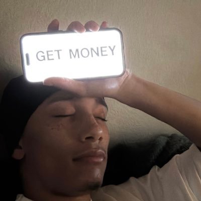 @creamskicj behind the 🎥🙂↕️ Cameraman for creators. I help you grow your OnlyFans with tips to boost followers, subscribers & profits. DM me—don’t be shy🎥
