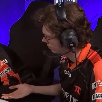 ant_kx's profile picture. 21🐥 Bi 🌸 idk what else