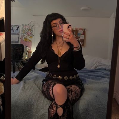 (18+) @twitch partner + twitch pride, latin, & women’s guild member ☆ ur fave mod ☆ nerd ☆ cat mama ☆ https://t.co/j1qbcnkUMK • merkittybizzle@gmail.com