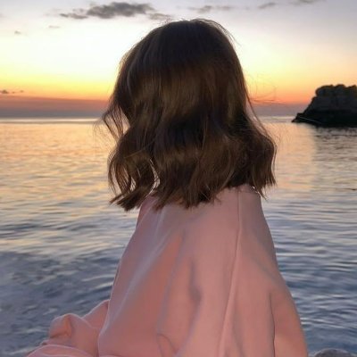 dupzt6's profile picture. “가을 단풍이 지면 겨울은 눈으로 우리 만남을 장식할 거야” 🌟