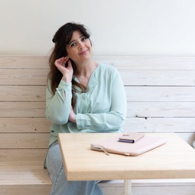 Backup van @akbaspinar Die Moeilijke, leest en schrijft en leeft op dino-koeken, talks in Dutch-English-Turkish-Pinarish. Auteur.