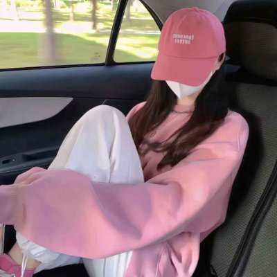 lknyvjin's profile picture. Confidence is the one thing I wear every day, and it never goes out of style. 👜