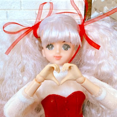 きらちゃん（リカちゃんフレンド）に去年末ハマり、本垢とは別にドル垢作りました❣️ ドール仲間大歓迎です♪気軽に話かけて貰えると嬉しいです✨ まだちょっぴりチキンな為無言フォロー失礼したりします💦ハンドメイドでドール服も作ってます🪡22㎝はプルルンちゃん、27㎝はユリーシアちゃん推しです❣️宜しくお願いします🤲