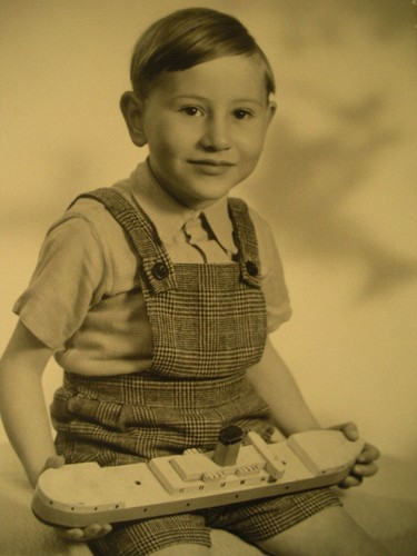 xueksi's profile picture. Human