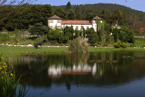 Pazo de finales del S.XIX situado en el estuario del rio Tambre. El lugar ideal para la celebración de todo tipo de eventos