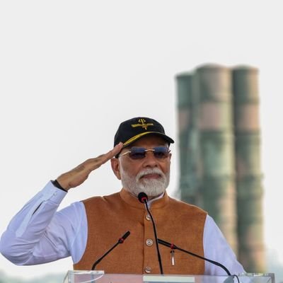हिन्दू तन-मन, हिन्दू जीवन, रग-रग हिन्दू मेरा परिचय!
मैं आदि पुरुष, निर्भयता का वरदान लिए आया भू पर। 🚩🚩