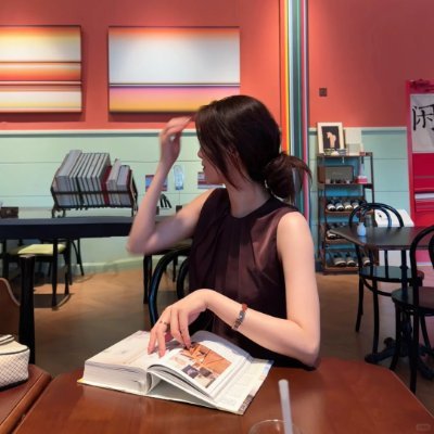 dm110773's profile picture. 一枚❤️爱普拉提的美术老师，经历过一些非常糟糕的人跟事，从新开始自己的人生，找到了放肆自己的小世界，会在这里展示真实的自己！期待与你的相遇。真诚相待从关注我开始呗