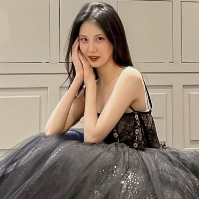 crystalgown's profile picture. 