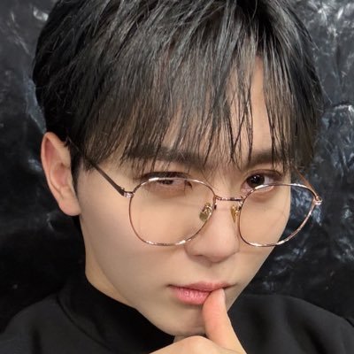 trying to be active here.. (pls don't unfollow me i'm busy bcos of internship 😭)