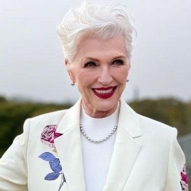 Bestselling International Author of A Woman Makes A Plan 📖 Doctor of Dietetics 🧑🎓Supermodel 😉💃#ItsGreatToBe76 Manager: anna@mayemusk.com