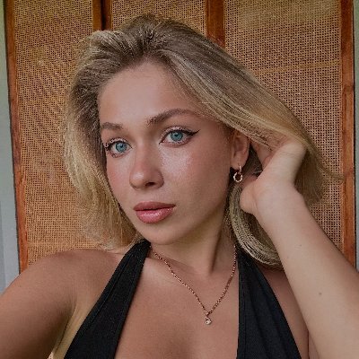 island girl 🏝️ , gamer 🎮, when the sun goes down - my wild side comes out😋