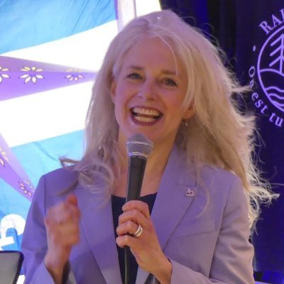 Avocate engagée, gestionnaire humaine, administratrice dédiée et fière ex-candidate du @BlocQuebecois 2025