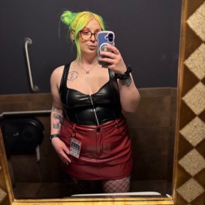 8123. @pulsesva band mom. @emonitela DJ moonlighter. She/Her. IG:@taylorrad6 ☾