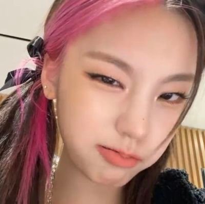 itzyncendio's profile picture. advogada oficial yeji de cueca como posso ajudar