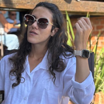 🌱 Cosecha misionera 1993 || 🎓 Licenciada en Comunicación || Esp. en ComPol || Reformista y radical || Becaria @FURPlata || Escribo pensamientos aleatorios.
