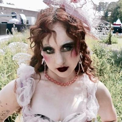 damenpoets's profile picture. splendidly selfish, charmingly helpless ౨ৎ