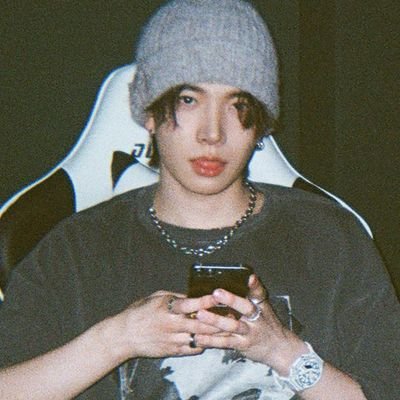 heeliumzzt's profile picture. — let's be moots 𖹭.ᐟ