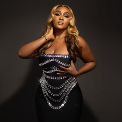 linadiva4's profile picture. ♉️ || Movies🍿 || Shopping 🛍|| Researcher|| Reader📚 || IG: @Rolinadiva