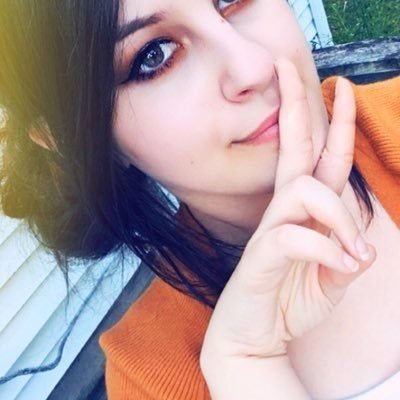 I get scared at everything and laugh too much 🦇🧡 member of @BrokenDagger_gg & The Boosted Club
questionable variety streamer