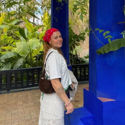 strawbharree's profile picture. on one hand who cares and in the other hand so what