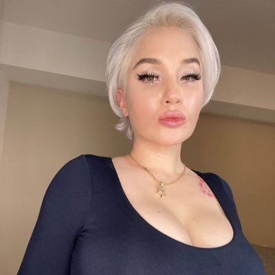 KellyHarri9097's profile picture. 