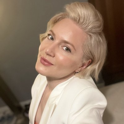 Glaciagold's profile picture. Lydia here 💫 Beauty, wellness & self-growth 💋 A little extra behind the scenes too 👀
