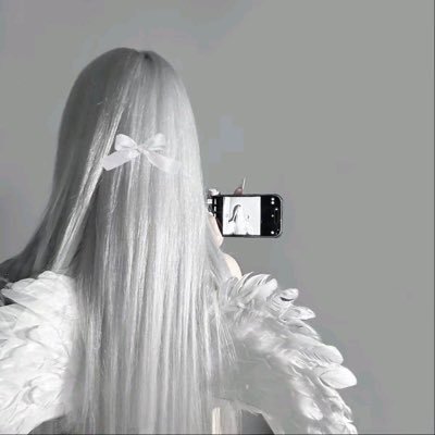 chalant girl in a nonchalant world ⢠5⬠dm nonmoots !!!