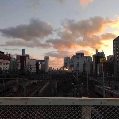 高1(15)
NF中層/読書/フレデリック/くるり勉強中
無言フォロー失礼します。
全身セントレイ人間目指して
シンシロ狂信者
#魚民チョコレート部
#魚民ラーメン部
#魚民睡眠部
#魚民よふかし部
#魚民写真部