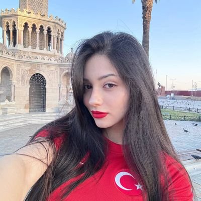 joanna_feeney's profile picture. just an average girl studying in Canada 
looking for something serious or something fun