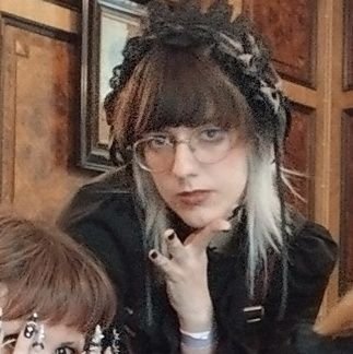28歳. she/her. TLer. CA/ES/EN/日本語OK ❴V系、TBF、FataMoru、P2、AA、WTC、JJBA、RGG、ピスメ、立海大❵ +10y in tenipuri hell @toshibooty's soulbruh 99% RTs and yapping