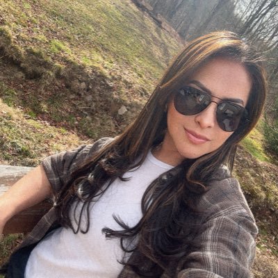 Mother of three beautiful children, vegetarian, defender of animal and environmental rights, lover of reading and good music.
