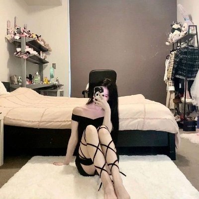 vkvkvkvk0's profile picture. Moonlight mixed with a little chaos.