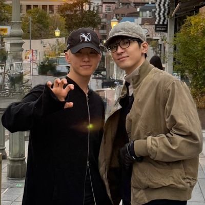 Tweet '@hourlysoonwon fond' for a surprise ♡