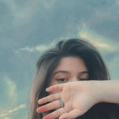 wandervibes8's profile picture. simple life 👰