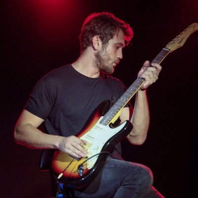 IzmirinKartali's profile picture. biraz deli kafasına göre takılan biriyim😏🤘🏻🎸