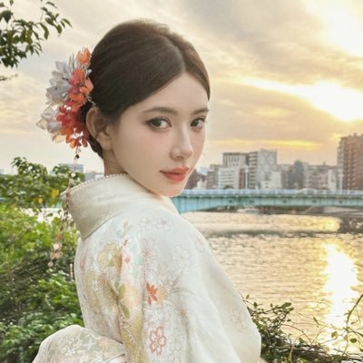 NamieZhang's profile picture. I must be myself before I can be anything else.