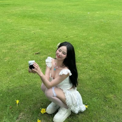 ElliisaHess's profile picture. Running on WiFi and vibes.