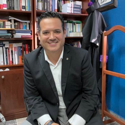 Explorador de mundos literarios y eterno estudiante en el viaje de la vida. Creyente en el poder transformador de las palabras y en el crecimiento humano. 🇩🇴