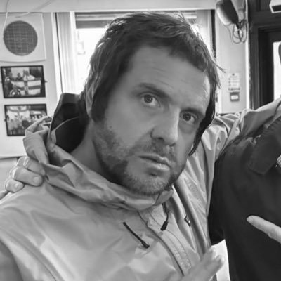 Jedi…Proud Millwall supporter Sarf London boy living in east Belfast … Music … ✌️..and follow Glentoran and Rangers 🦁🇬🇧 🐓