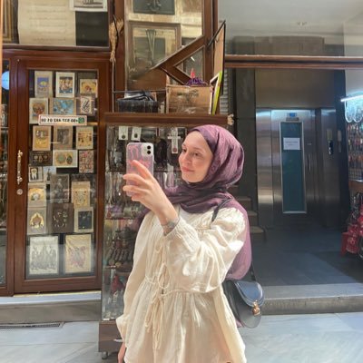 elifdemirasaf's profile picture. sadece love